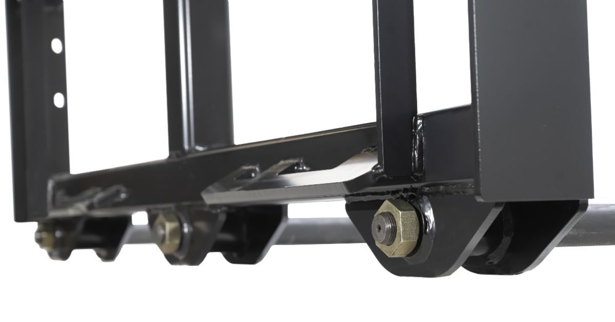 Choosing Between Single and Double Hay Spears for Your Dingo Choosing Between Single and Double Hay Spears for Your Dingo